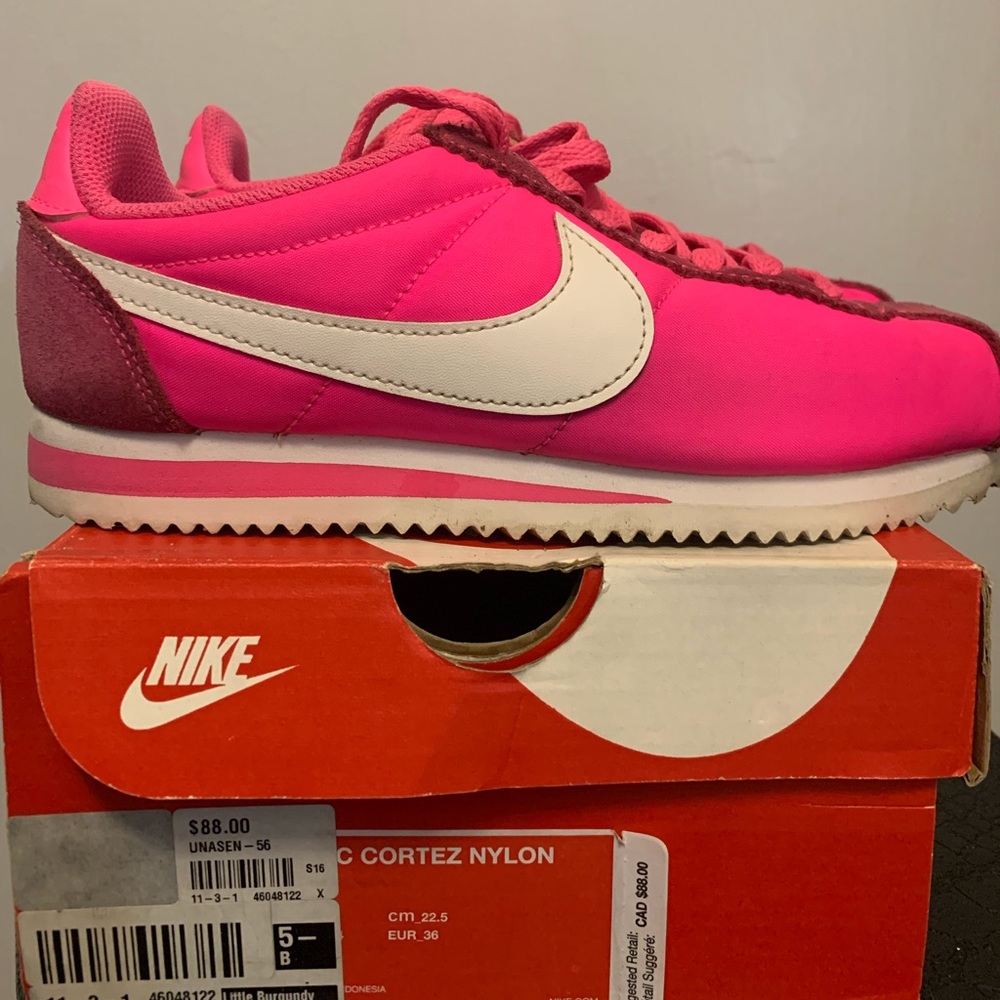 Women’s Nike Cortez- Hot pink sz 5.5
